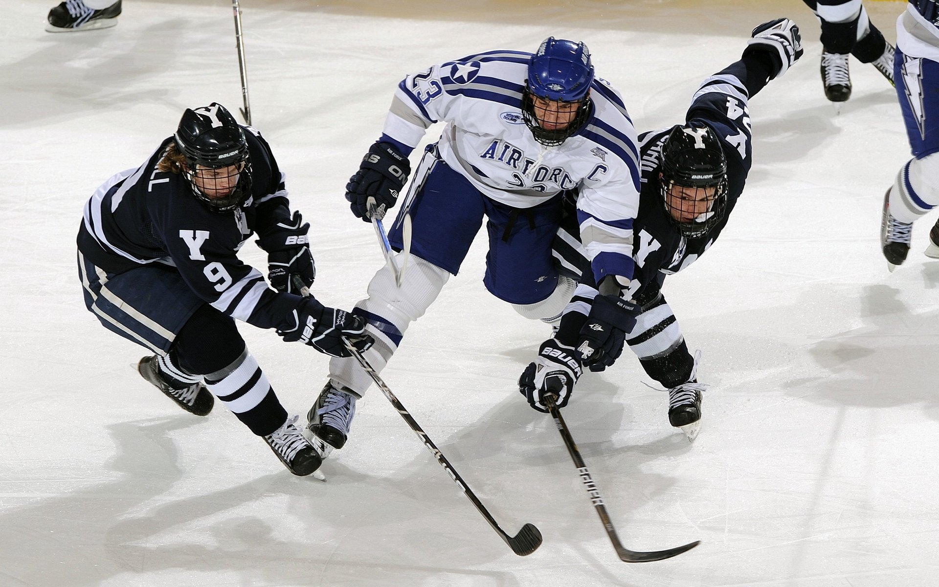 冬季雪地抢椅子赛，趣味横生的冰雪运动