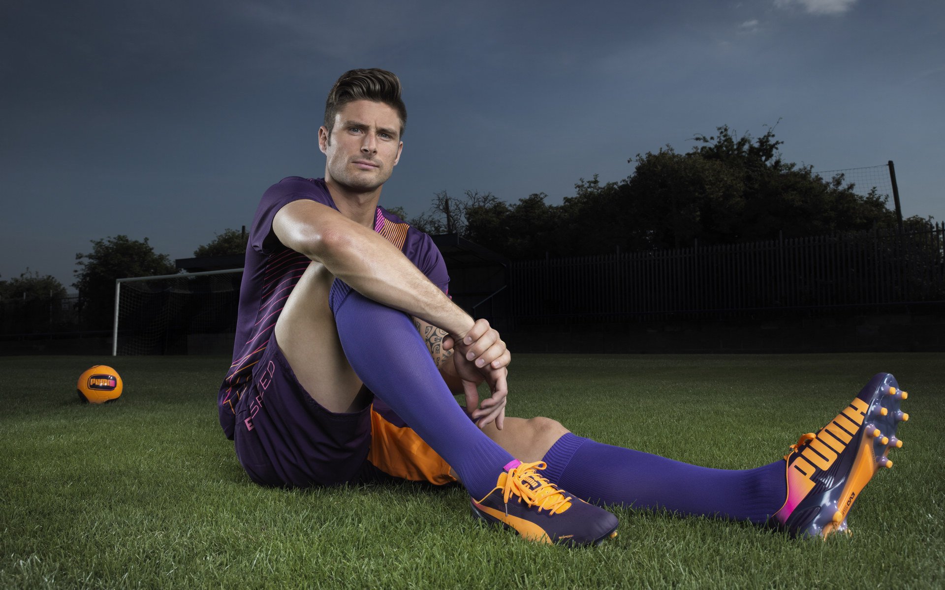 利物浦高压逼抢实体阵容，逆转胜局，官方_利物浦压哨连签两大中卫 白菜价补强